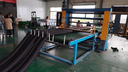 華仕達推出的新型橡塑發(fā)泡保溫管設備采用新技術(shù)新工藝